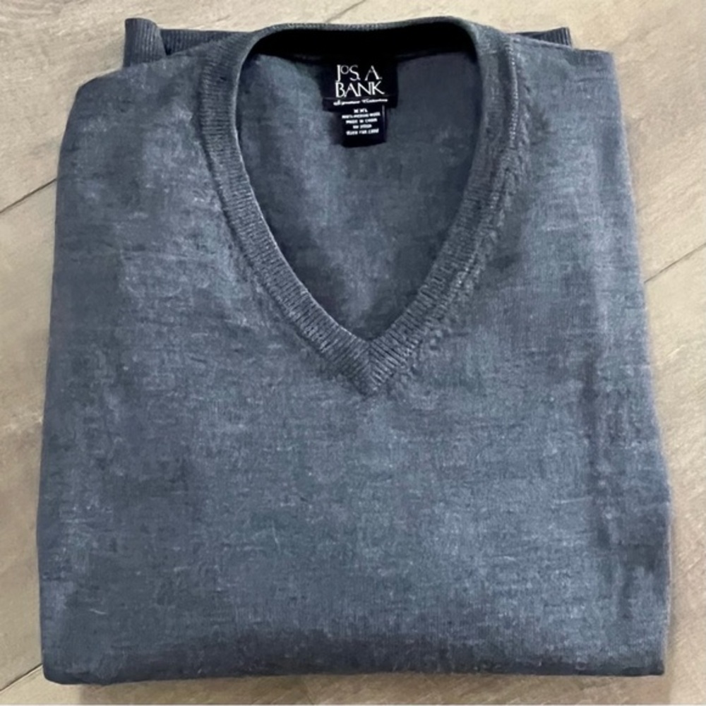JOS A BANK Men XXL 100% Merino Wool V Neck Gray pullover Sweater‎ Lightweight